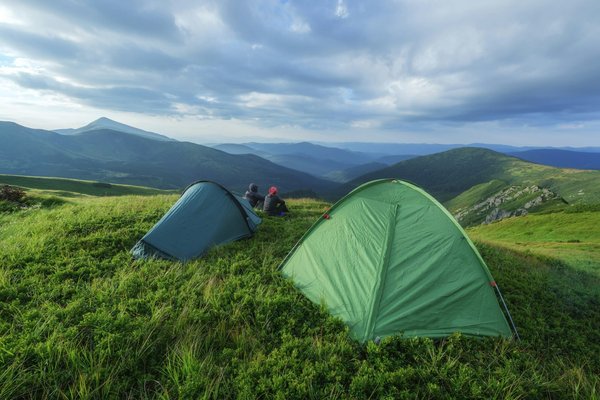 Quels sont les avantages et inconvénients des tentes dôme pour le camping?