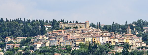 Comment organiser un séjour en Provence avec des ateliers de poterie et des visites de marchés locaux?