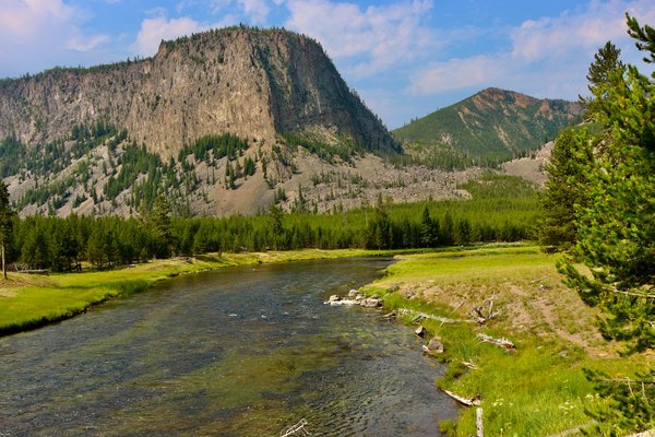Comment organiser une expédition de trekking dans le parc national de Torres del Paine, Chili : équipements et conseils ?